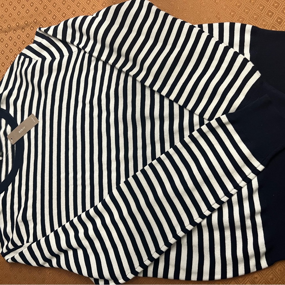 NWT Boxy Striped Navy and White Sweater, size M
